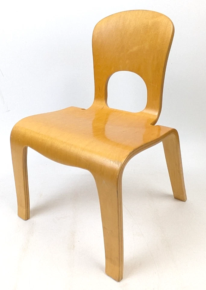 Silla de madera contrachapada curvada para niños MCM Community Playthings J710-1 ÚNICA de colección Foto 1 de 4