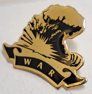 GOLD TONE EXPLOSION WAR PIN BADGE LAPEL BROOCH NOVELTY COLLECTABLE ARMY MILITARY - Picture 1 of 2