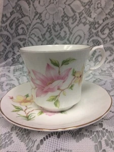 Taza de té y platillo vintage Springfield England hueso china rosa/amarillo floral - Imagen 1 de 7