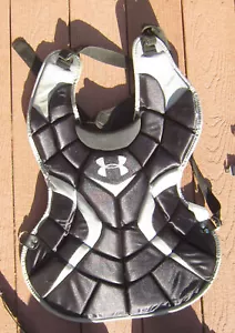 UNDER ARMOUR UACP2-SRVS BASEBALL CATCHER’S BRUSTSCHUTZ FÜR ERWACHSENE SCHWARZ SILBER - Bild 1 von 4