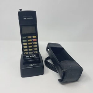 Téléphone portable vintage rétro Nokia Mobira PT-612 noir en brique cellulaire avec étui et station d'accueil - Photo 1 sur 13