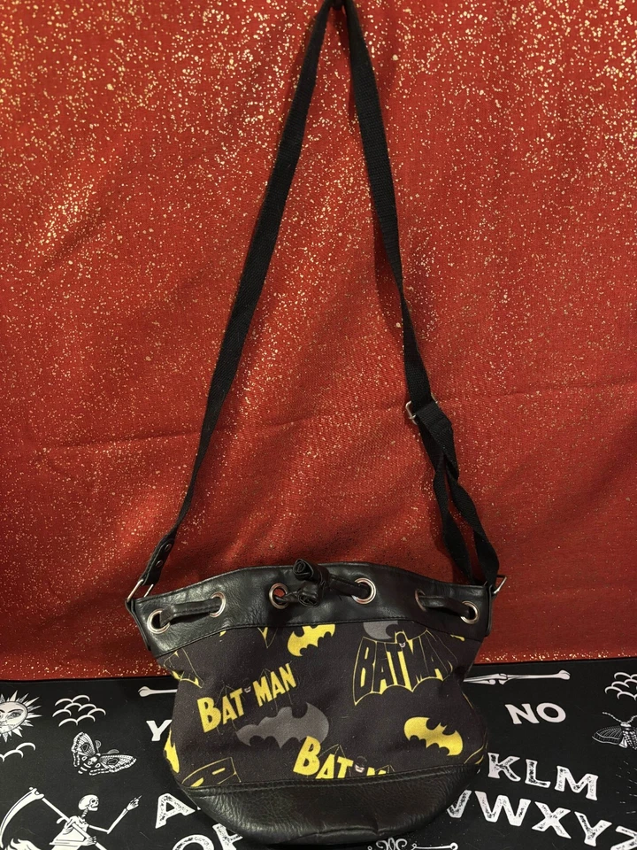 Cartera cubo Batman DC Comics | ¡Excelente estado! | Viaje por carretera de verano Foto 1 de 4