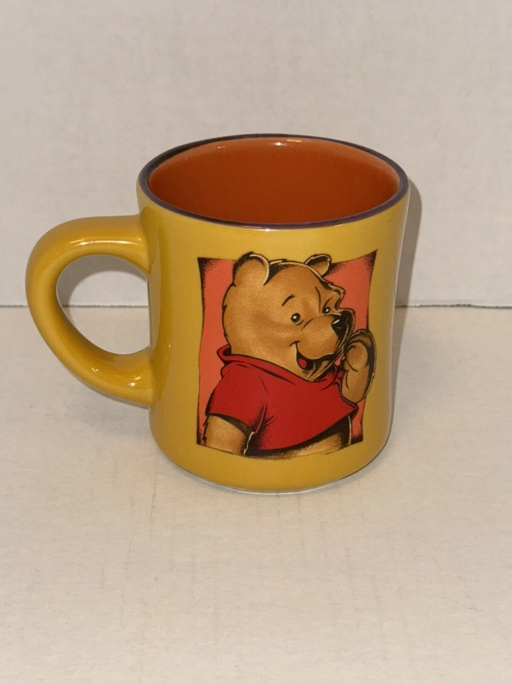 Taza/taza de café Disney Winnie The Pooh personaje amarillo hecha en Tailandia Foto 1 de 1