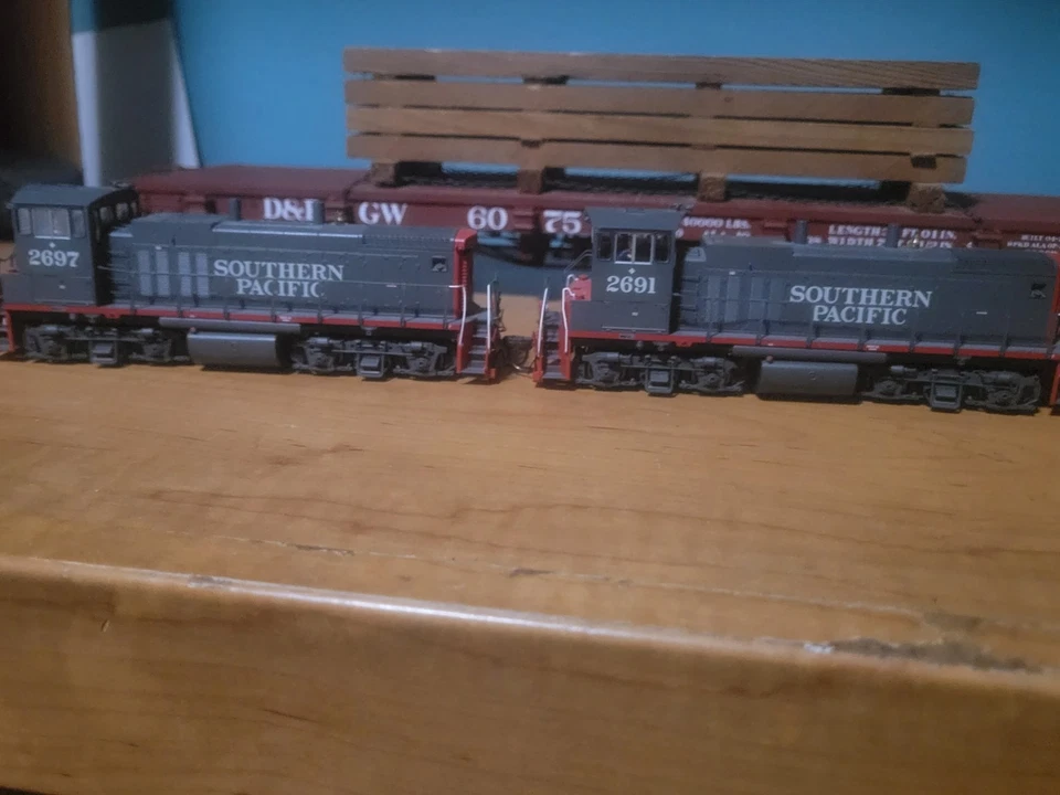 Ho Atlas  DCC Sound Southern Pacific MP15's  Diesel Switchers Pair - Image 1 of 3