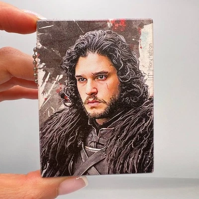 Portachiavi in legno fatto a mano Game of Thrones - souvenir neve Ned Stark & Jon - Immagine 1 di 4