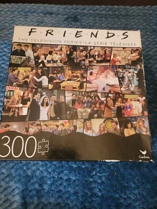 Friends TV Show NBC 300-teiliges Puzzle Cardinal Joey Monica Chandler Weihnachten NEU - Bild 1 von 5