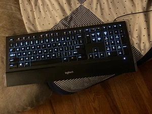 Logitech Y-UY95 Illuminated USB Wired Keyboard K740 Tested Works - Picture 1 of 12