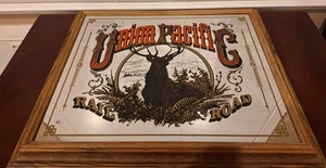 Espejo publicitario vintage Union Pacific Railroad 23 X 19 con marco de ciervo - Imagen 1 de 3