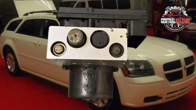 Dodge Magnum Wagon 2.7L RWD ABS Brake Pump Module P04779242AH 2005-2007 OEM - Image 1 of 4