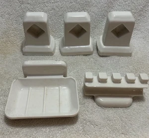 5 Vtg. Bathroom Fixtures Pieces Art Deco Porcelain White Soap Dish Toothbrush - Afbeelding 1 van 12