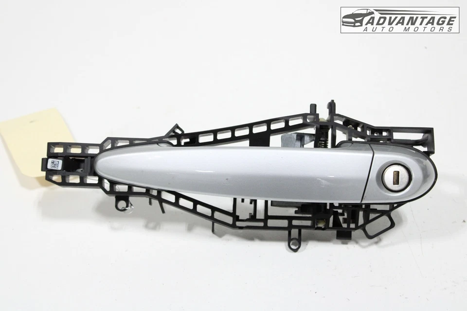 BMW 320I XDRIVE 2013-2018 panel de puerta delantera izquierda manija exterior con base OEM Foto 1 de 4