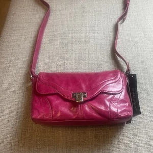 B. Makowski Karlie Glazed Leather Crossbody Adjust Strap Fuchsia Pink NWT - Picture 1 of 10