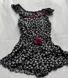 Lot 3605- Girl's VINCE CAMUTO- Black Flower print Romper - Size 7 - Picture 1 of 2