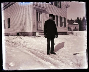 LATE 1800s EARLY 1900s GLASS NEGATIVE,  MAN STANDING IN SNOW IN FRONT OF HOUSE - Picture 1 of 2
