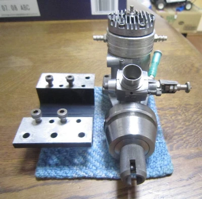 O.S. MAX-H40R/C water-cooled 6.5cc vintage 2-stroke glow engine Used f/s - Image 1 of 4