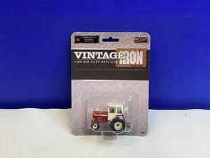 SPECCAST 1/64 SCALE VINTAGE IRON INTERNATIONAL 1206 WHEATLAND W/ CAB & 2WD - Picture 1 of 8