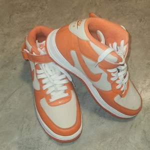 Nike Air Force 1 Mid 07 LX 10.5 Seguridad Naranja Dorado Hombres AF1 Informal FB2036-700 - Imagen 1 de 10