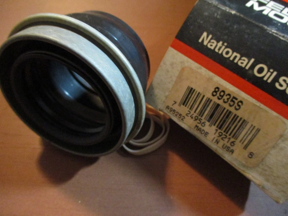 1966 67 68 69 70 71 72 + DODGE & PLYMOUTH + Transmission Rear Seal + NOS - Imagem 1 de 1