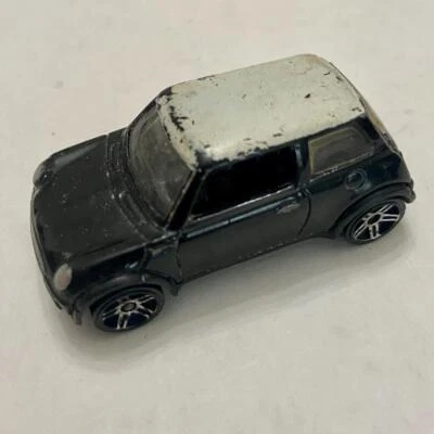 Vintage Hotwheels-Mattel Inc. 2001 Mini Cooper - Image 1 of 4
