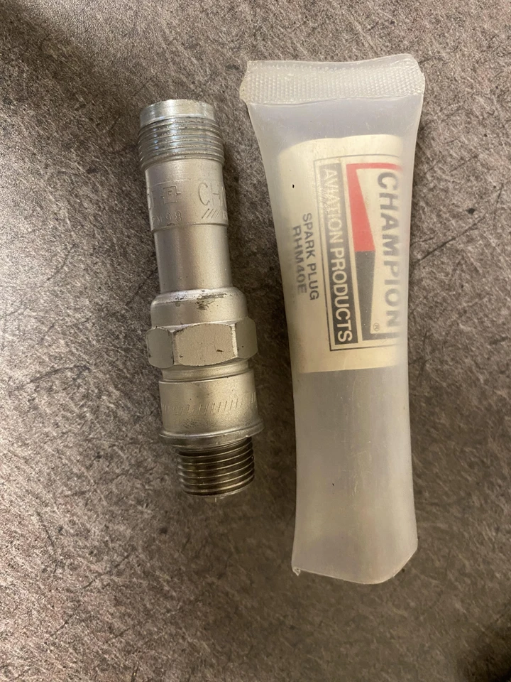 Aircraft Spark Plug RHM40E or URHM40E (used) - Image 1 of 1
