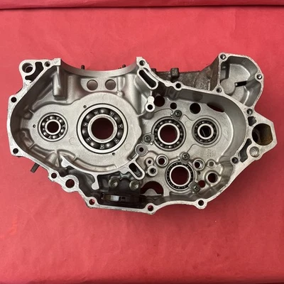 Suzuki DRZ400S 2001 cárter centro derecho cárter 2000-2024 Foto 1 de 4