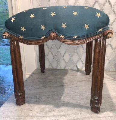 "Reposapiés de madera verde y dorado de colección Drape Swag tela de tapicería estrella 17,5""T 19,5""L" Foto 1 de 4