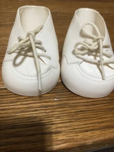 Muñeca Cabbage Patch zapatos blancos vintage - Imagen 1 de 4