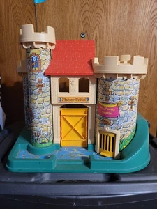 Vintage Fisher Price Little People Play Family Castle #993 1974 con accessori - Foto 1 di 17