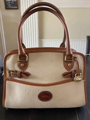 Cartera Cartera Dooney & Bourke EE. UU. Vintage AWL HEBILLA Hueso y Cuero Tostado Británico Foto 1 de 4