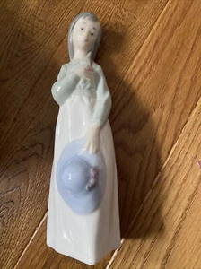 Nao Lladro Mädchen mit Hut und Blumen - Bild 1 von 3
