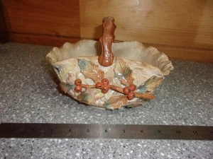 A8 antiker Majolika Korb stark geprägt Preiselbeeren und Blätter Majolika - Bild 1 von 4