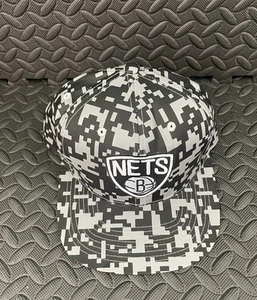 Brooklyn Nets Mütze Mitchell & Ness verstellbar grau und schwarz reflektierend - Bild 1 von 5