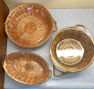 3 cazuela para hornear Glasbake con soportes de mimbre vintage - Imagen 1 de 6