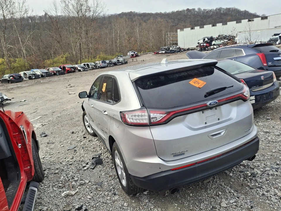 Conjunto de luz trasera izquierda usado se adapta a: Ford Edge SEL 2017 cuarto montado en panel L. Foto 1 de 4