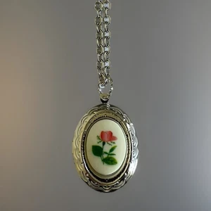 Collar Colgante Medallón Flor Estilo Vintage - Plateado - Nuevo - Imagen 1 de 5