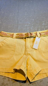 Neu mit Etikett Lei Shorts Junior, gelbe Stretchshorts mit Mikroripp und Gürtel, Größe 7 - Bild 1 von 4