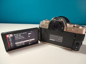 Fujifilm X‑T200 Mirrorless Camera (Body + XF 10‑24mm F4 OIS Lens) – Mint - Picture 1 of 13