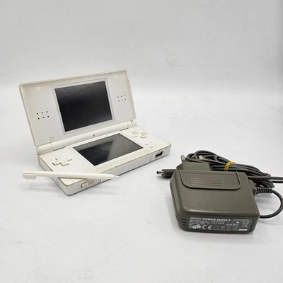 Nintendo DS Lite Bianco Condizioni con Caricatore e pennino - Immagine 1 di 4