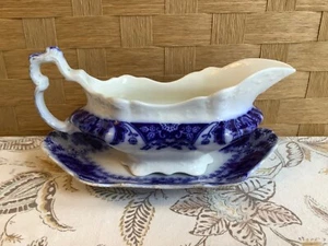 1898 Johnson Bros flow blue ‘Florida’ gravy boat and under plate. 8.5 inches. - Picture 1 of 4