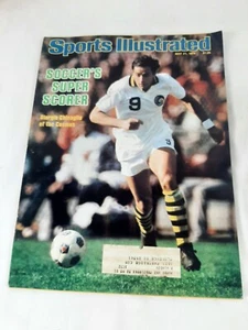 May 21 1979 Giorgio Chinaglia New York Cosmos Soccer Sports Illustrated Magazine - Picture 1 of 2