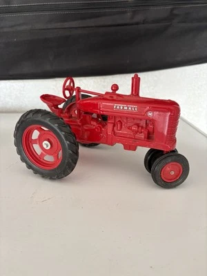 Ertl Farmall M 1:16 - Image 1 of 2