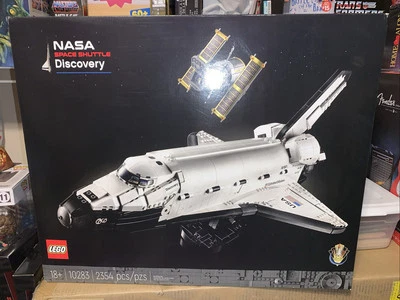 LEGO Icons: NASA Space Shuttle Discovery (10283) - Image 1 of 4