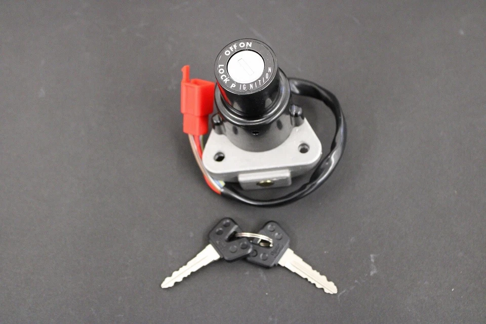 Yamaha DT125R 1998 - 2004 Ignition Switch & 2 Keys - Lock G2-02 - Image 1 of 1
