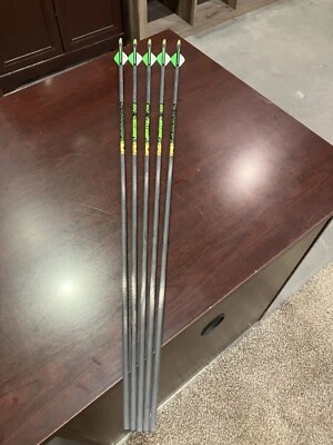 5 Gold Tip XT Arrows 500  2" Vanes - Image 1 of 3