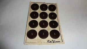 BOUTONS - LOT 12 BOUTONS CUIVRER SUR PLAQUETTE - 31 mm - 1960/70 - Picture 1 of 2