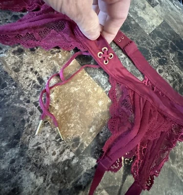 VINTAGE VICTORIA’S SECRET GARTER BELT!    SIZE M /L.   MAROON - Image 1 of 4