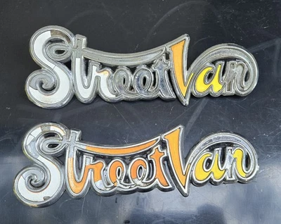 Par de molduras de guardabarros delantero emblemas Mopar Street Van 1973-1978 Foto 1 de 4