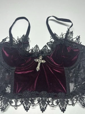 Sujetador gótico Widow Dolls Kill Sujetador de encaje de terciopelo XS negro borgoña Foto 1 de 4