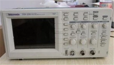 Used 2 Channel Tektronix TDS220 100Mhz Digital Oscilloscope 1 Msa/S Tested ir - Image 1 of 2