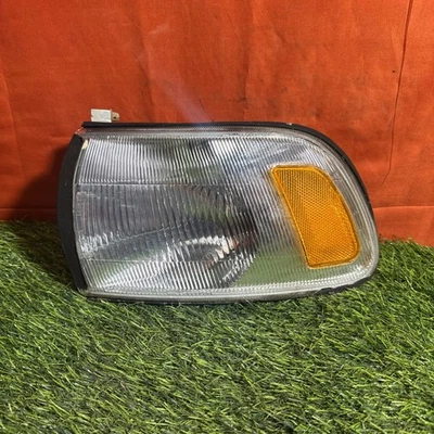 Corner Marker Light Driver LEFT Fits 1991-1997 Toyota Previa - Image 1 of 4